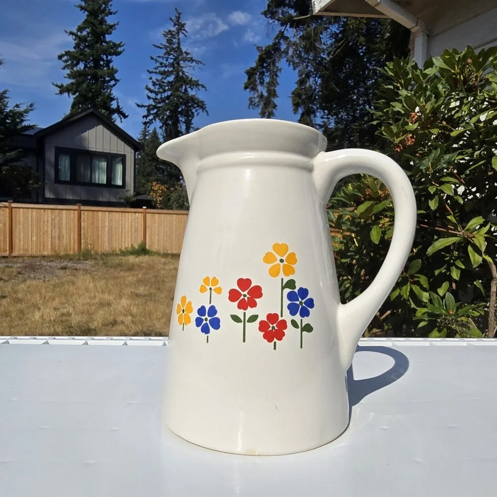 Ceramic Daisies White 1 Quart/2 Pints Measuring Cup/Pitcher c1960s Taiwan 6.5